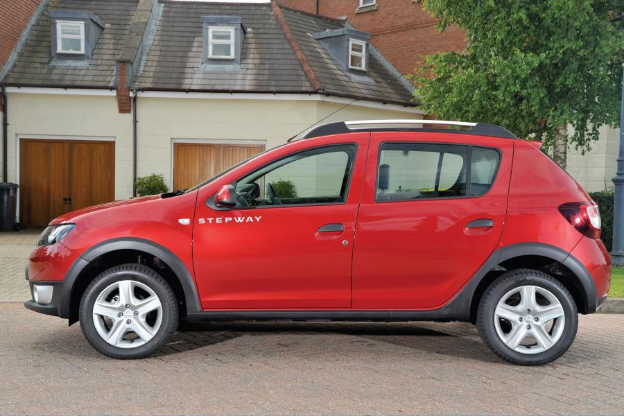  Dacia Sandero Stepway 2013 года  (UK) (фото 9 из 37)